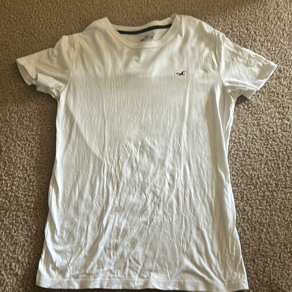 Hollister , white tee, xs in men